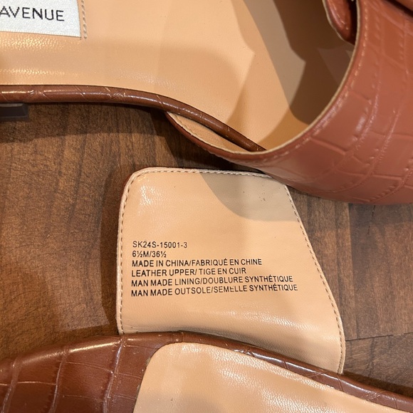 Saks Fifth Avenue Brown Leather Croc Embossed Buckle Slide Sandals 6.5 - Picture 5 of 5